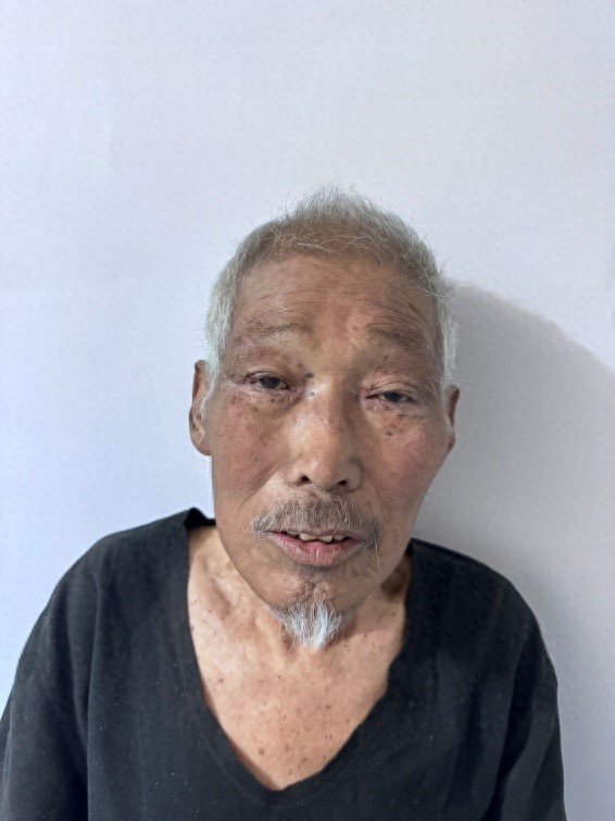 走失者照片 南阳市寻亲：七旬老人被救助，穿黑色...