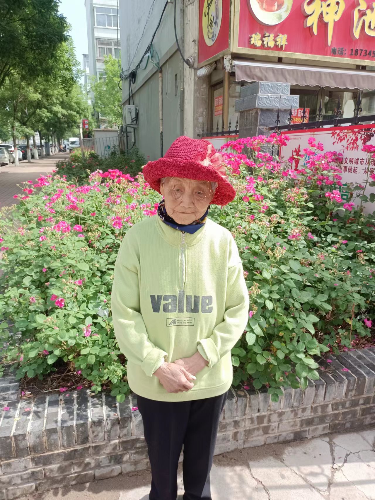 走失者照片 长治市寻人：七旬老太走失，裹红色头...