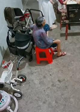 走失者照片 上饶市寻人：八旬老太走失，穿紫色上...