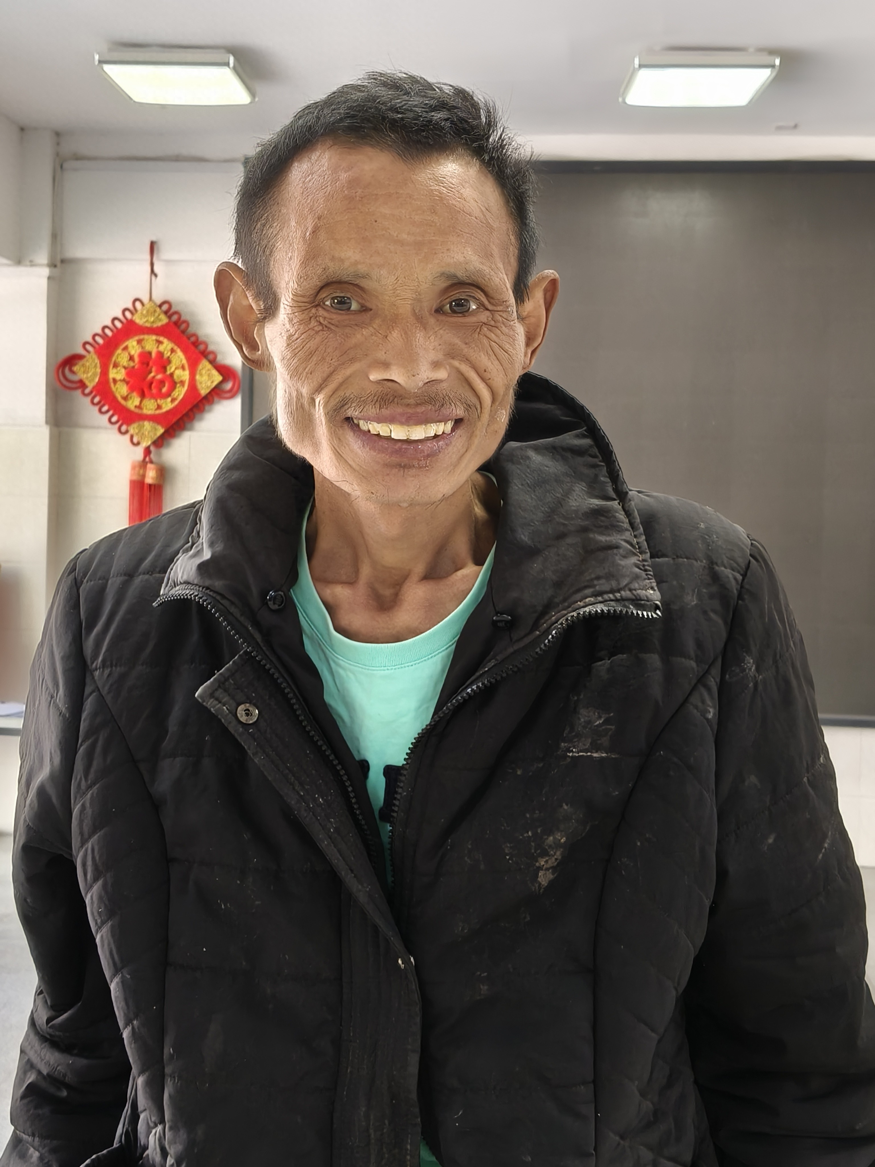 走失者照片 淮南市寻亲：五旬男子被救助，穿黑色...