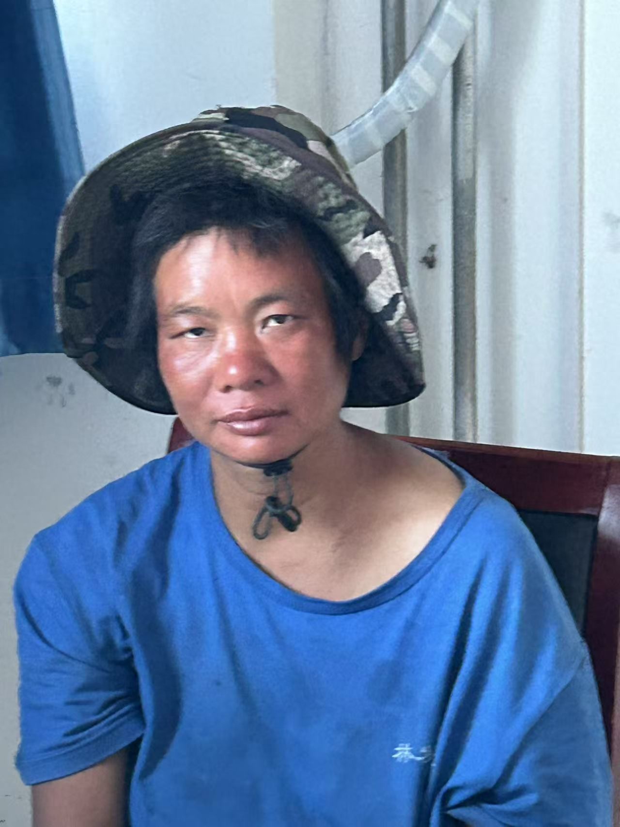 走失者照片 唐山市寻亲：中年女子被救助，戴迷彩...