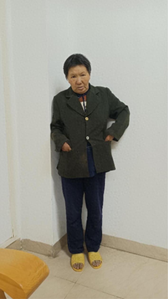走失者照片 来宾市寻亲：六旬老太被救助，穿墨绿...