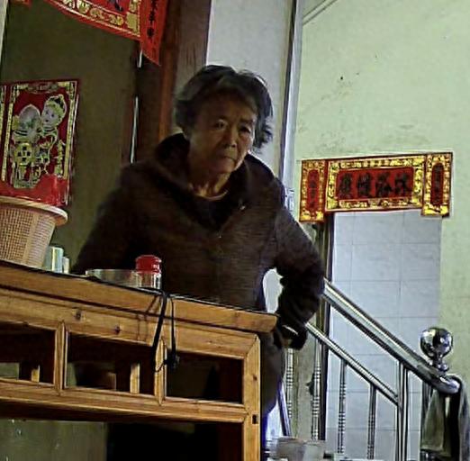 走失者照片 湛江市吴川市寻人：七旬老太走失，戴...