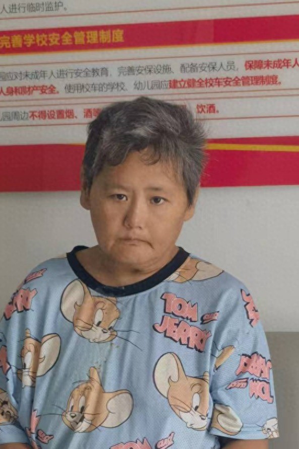 走失者照片 长春市寻亲：六旬老太被救助，穿花短...