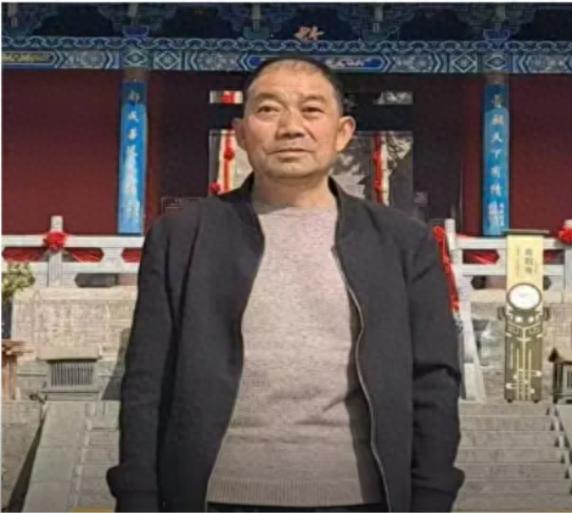 走失者照片 商洛市寻人：六旬老人走失，患小脑萎...