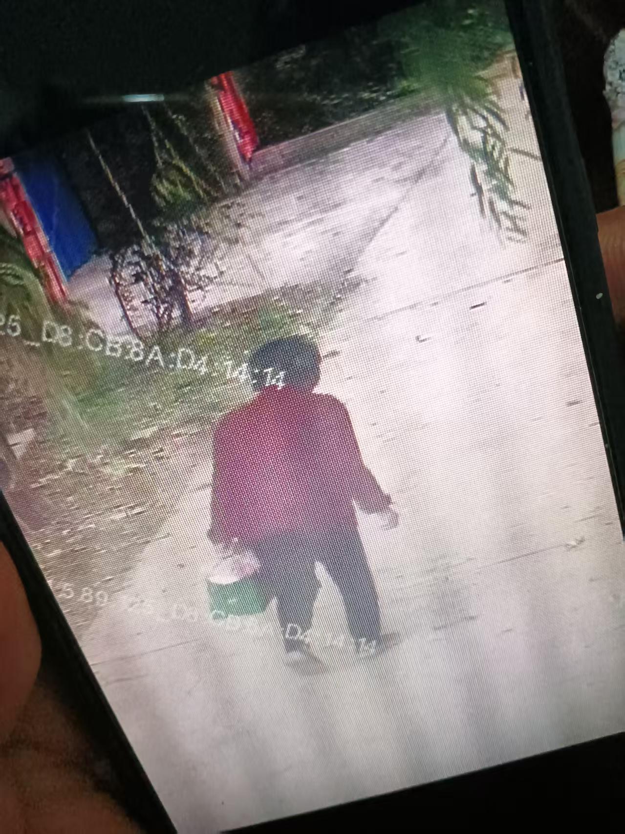 走失者照片 宝鸡市寻人：八旬老太走失，穿红色羊...