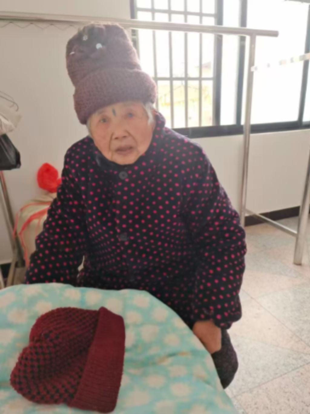 走失者照片 岳阳市寻人：八旬老太走失，穿黑色裤...