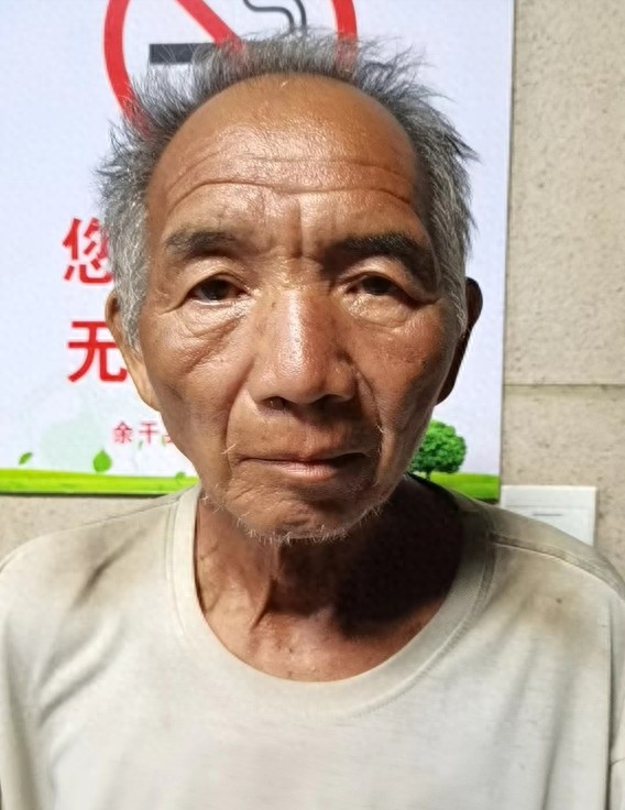走失者照片 上饶市寻亲：六旬老人被救助，自写家...