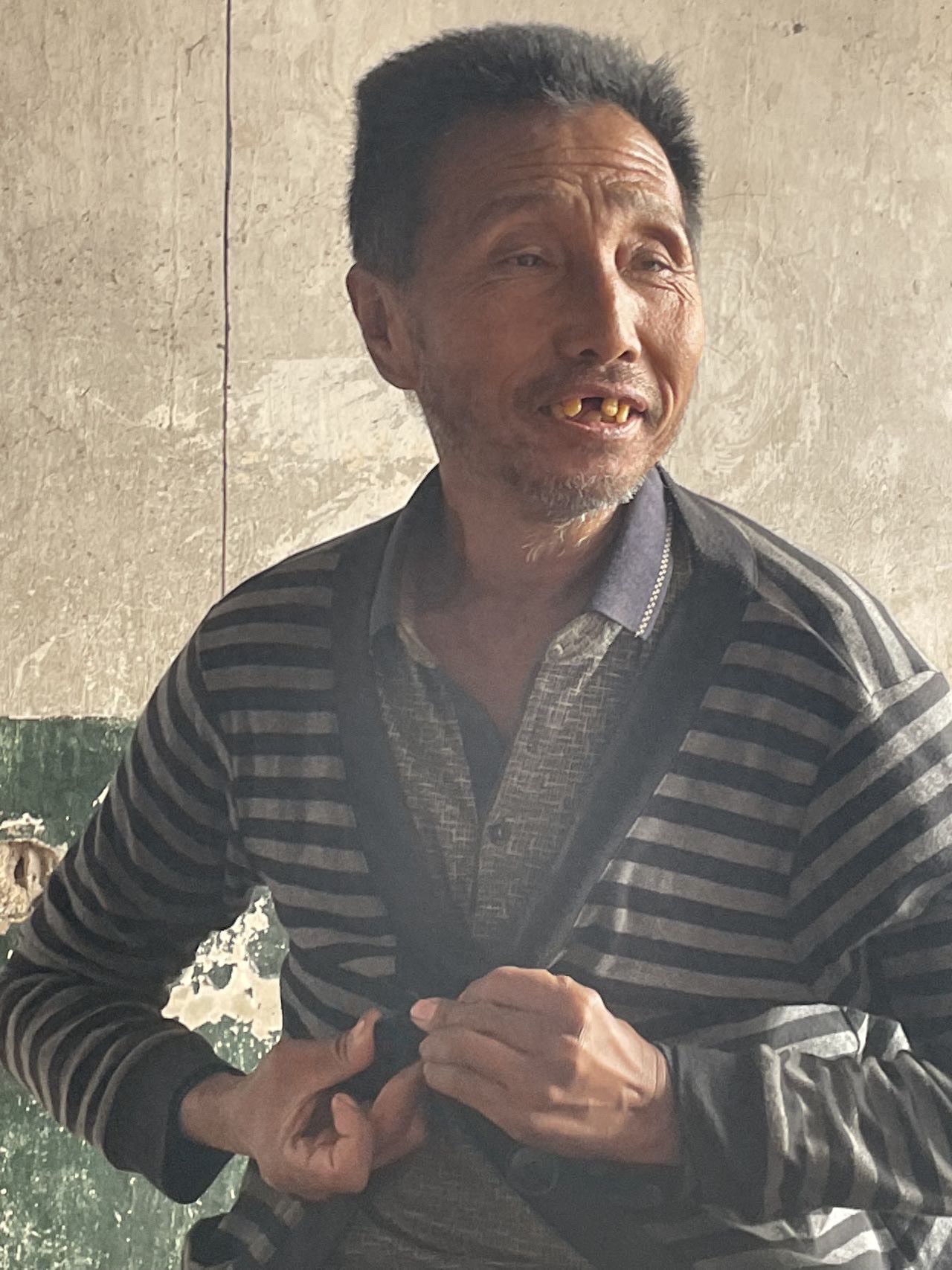 走失者照片 烟台市栖霞市寻人：六旬老人走失，精...