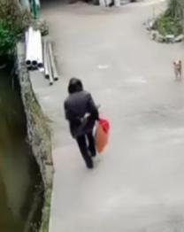 走失者照片 张家界市寻人：八旬老太走失，穿黑色...