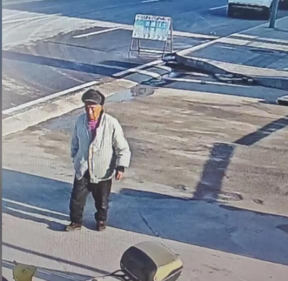 走失者照片 重庆市寻人：八旬老人走失，穿灰白色...