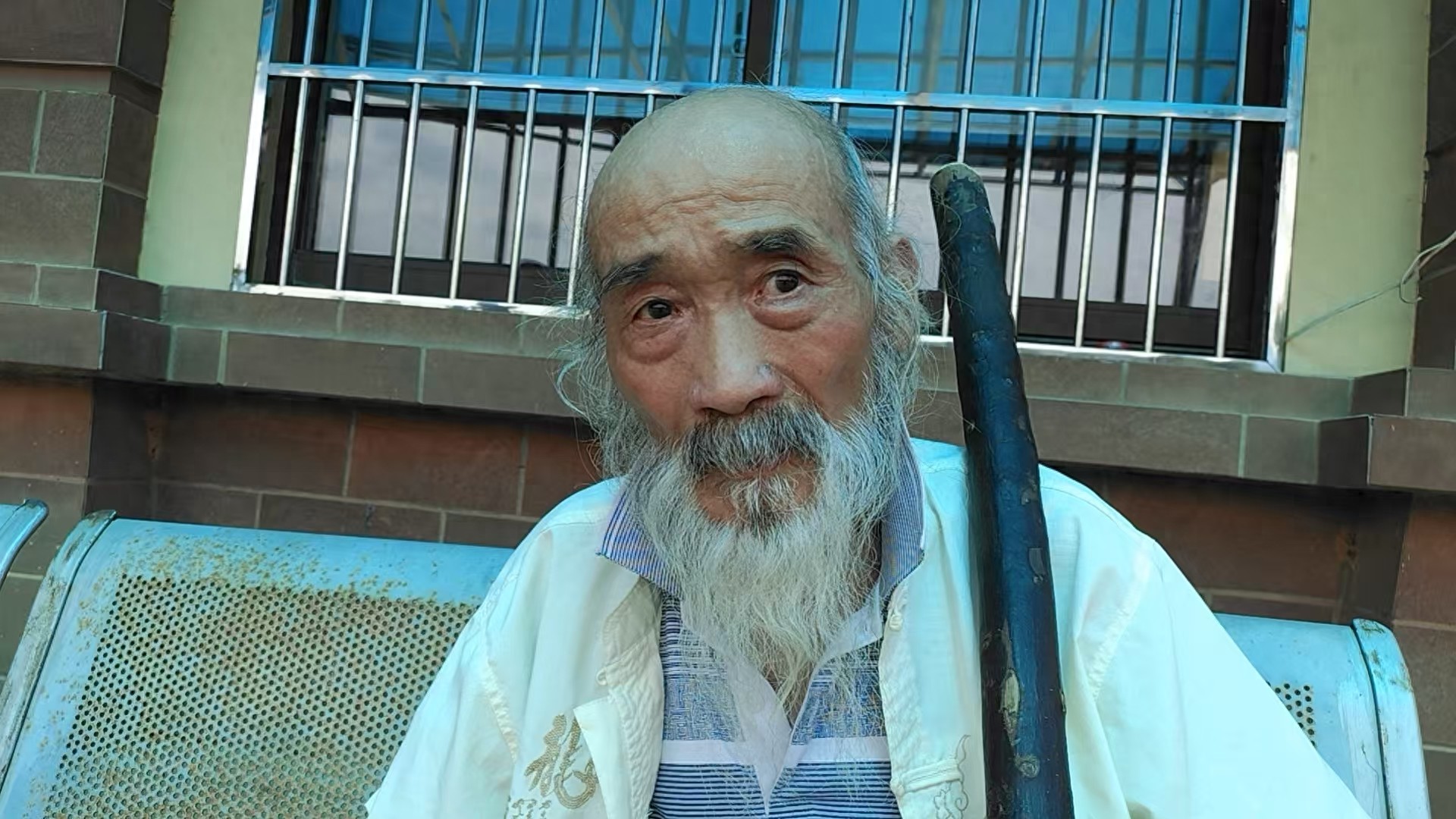 走失者照片 株洲市寻亲：七旬老人被救助，穿白色...