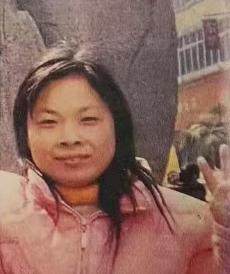 走失者照片 南充市寻人：青年女子走失，穿白色羽...
