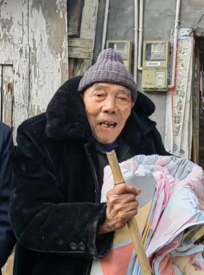 走失者照片 南充市寻人：八旬老人走失，穿黑色棉...