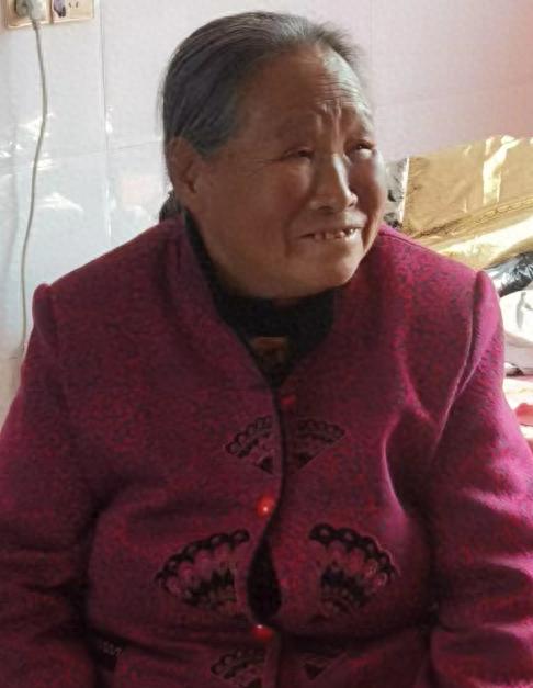 走失者照片 秦皇岛市寻人：八旬老太走失，穿红色...