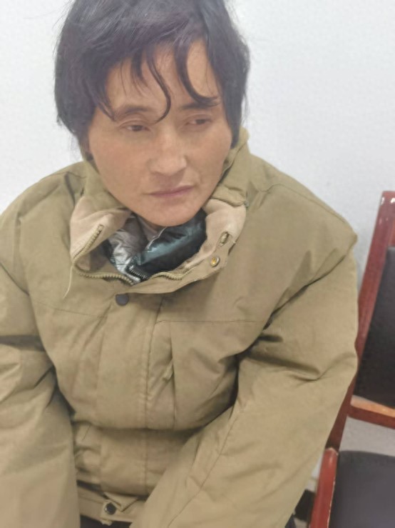 走失者照片 驻马店市寻亲：中年女子被救助，穿浅...