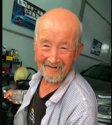 走失者照片 宝鸡市寻人：七旬老人走失，穿格子衬...