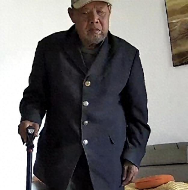 走失者照片 郑州市寻人：七旬老人走失，拄拐，戴...