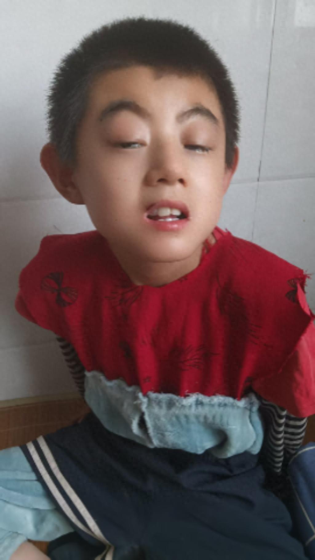 走失者照片 邯郸市寻亲：10岁男孩被救助，穿粉...