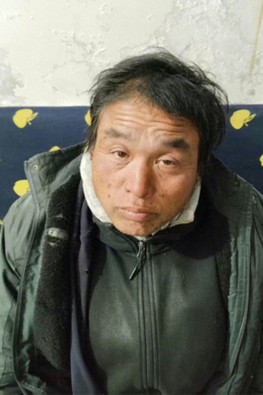 走失者照片 开封市寻亲：青年男子被救助，穿黑色...