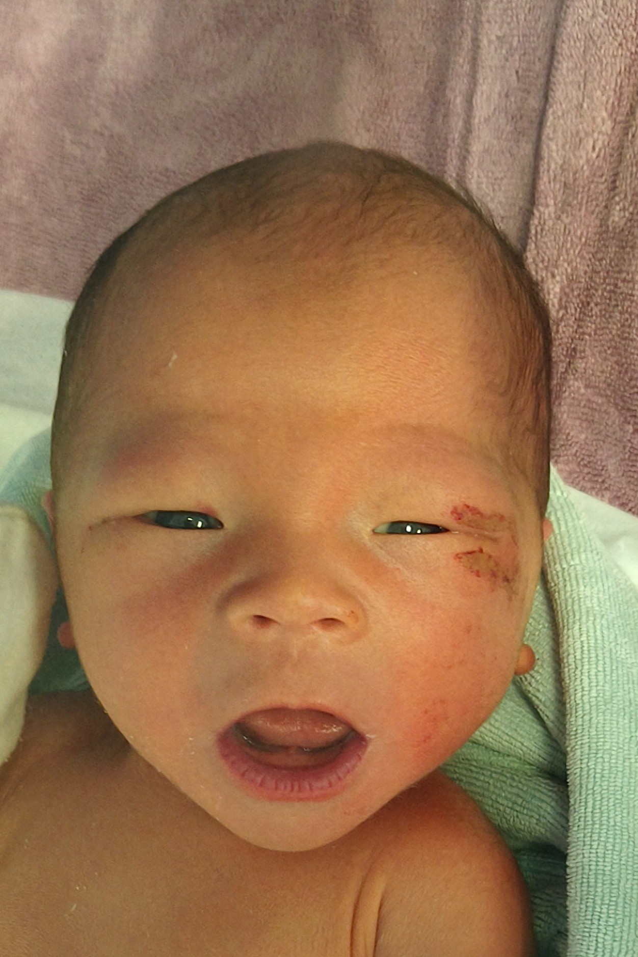 走失者照片 贵港市寻亲：初生男婴被救助，高50...