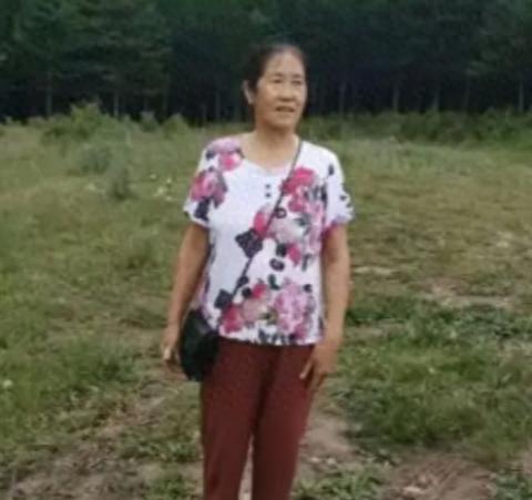 走失者照片 张家口市寻人：六旬老太走失，戴白色...