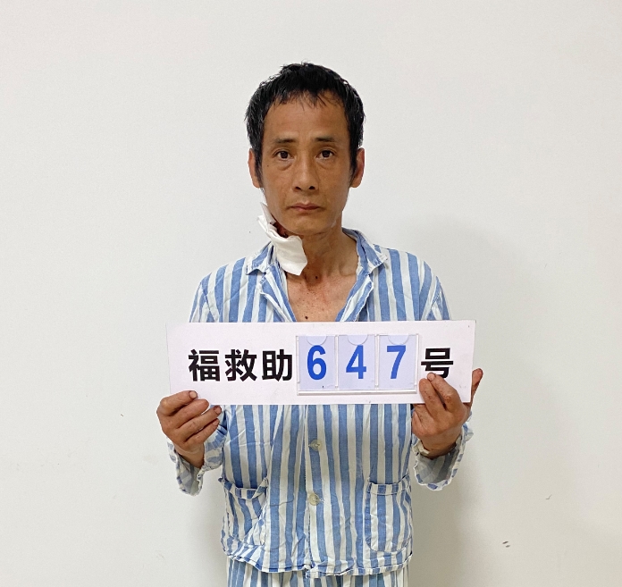 走失者照片 北海市寻亲：中年男子被救助，穿格子...