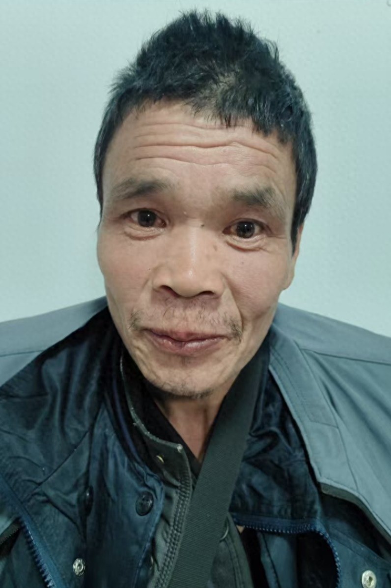 走失者照片 汉中市寻亲：六旬老人被救助，穿灰色...