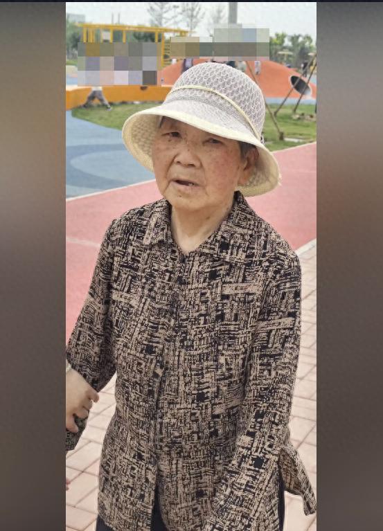 走失者照片 天津市寻人：七旬老太走失，穿黑褐色...