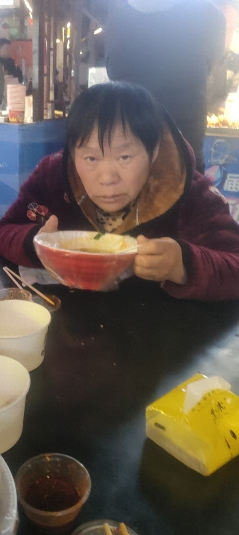 走失者照片 咸阳市寻人：六旬老太走失，患精神障...
