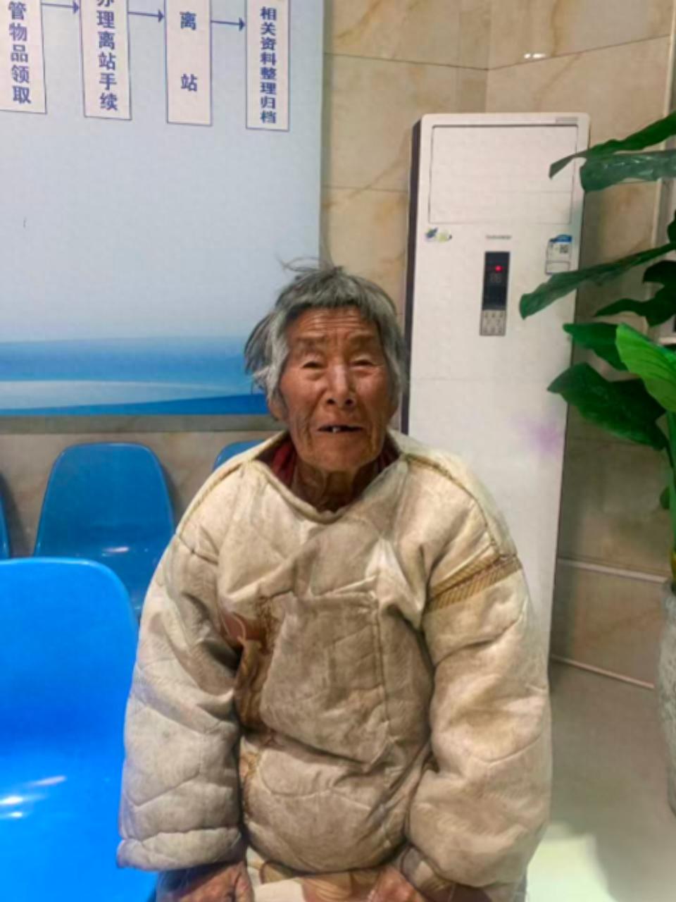 走失者照片 福州市寻亲：六旬老太被救助，穿花棉...