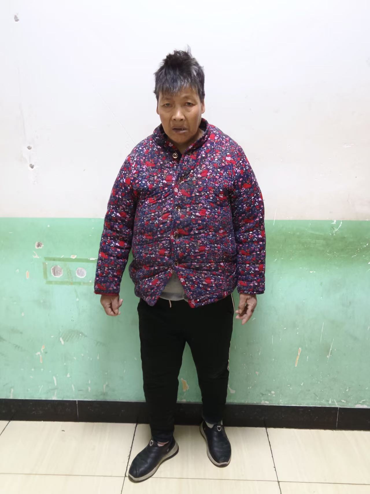 走失者照片 平凉市寻亲：六旬老太被救助，穿花棉...