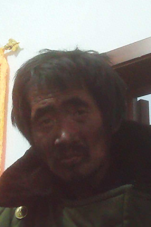 走失者照片 鹤岗市寻亲：五旬男子被救助，穿浅色...