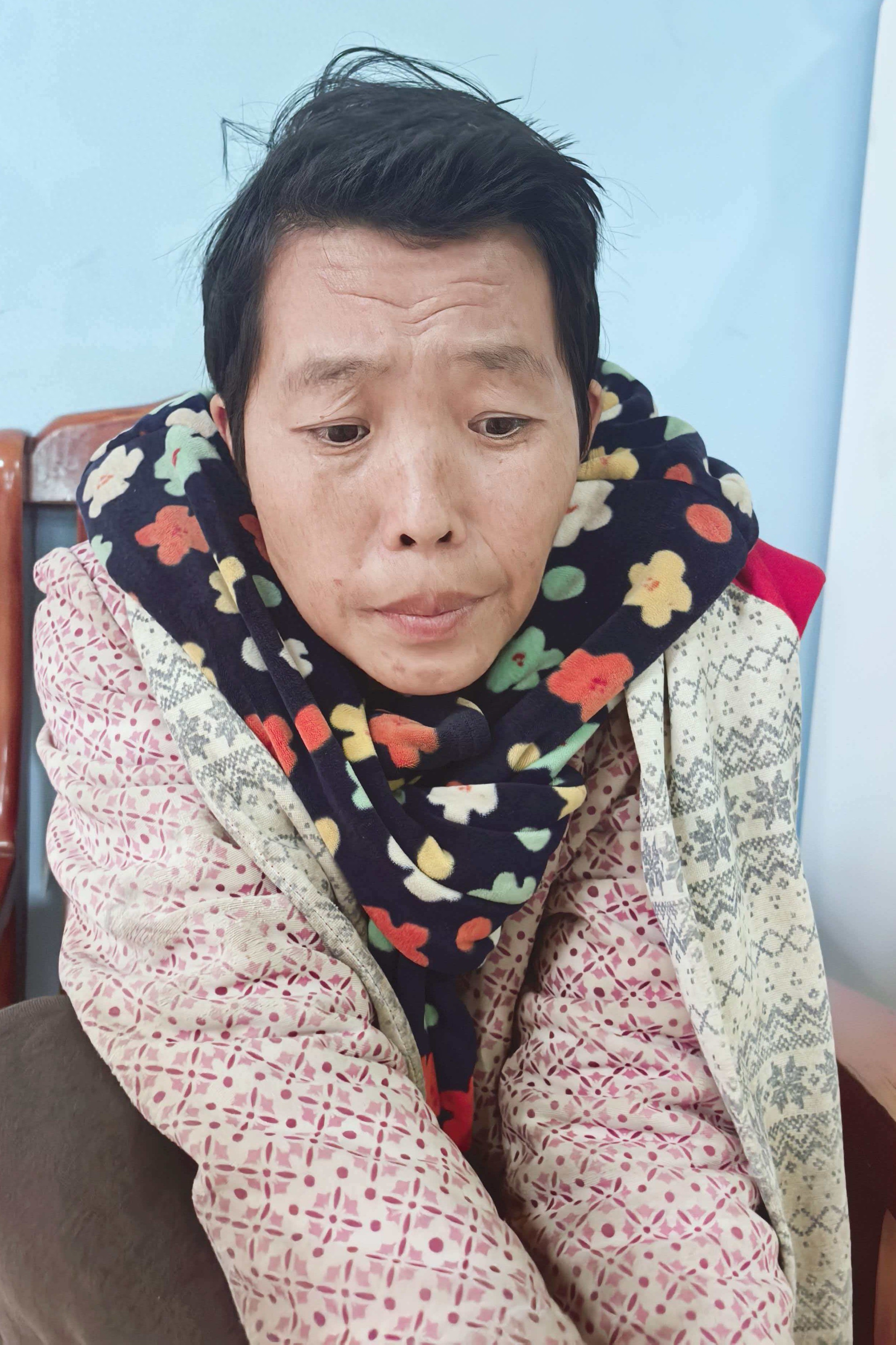 走失者照片 梧州市寻亲：五旬女子被救助，穿红白...