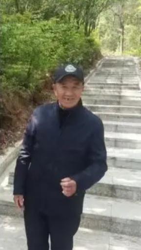 走失者照片 上饶市寻人：七旬老人走失，戴黑色鸭...
