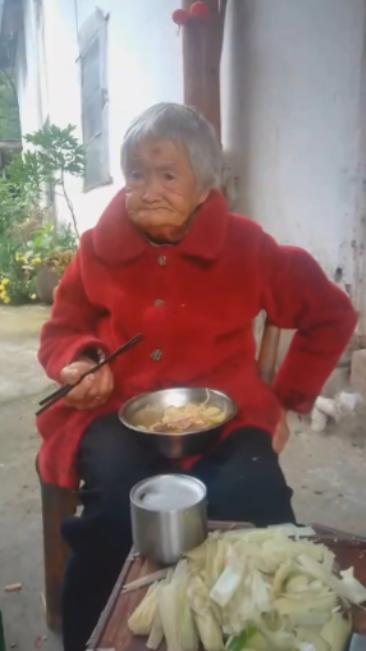 走失者照片 丽水市寻人：八旬老太走失，穿蓝色上...