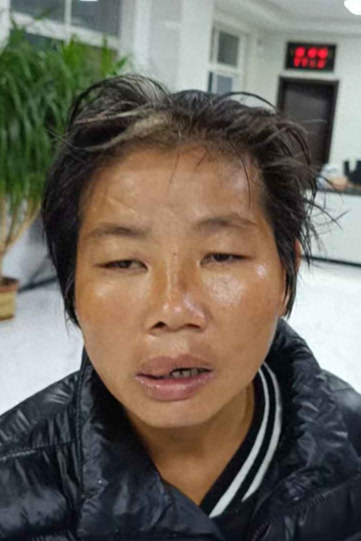 走失者照片 泰安市寻亲：中年女子被救助，穿黑色...