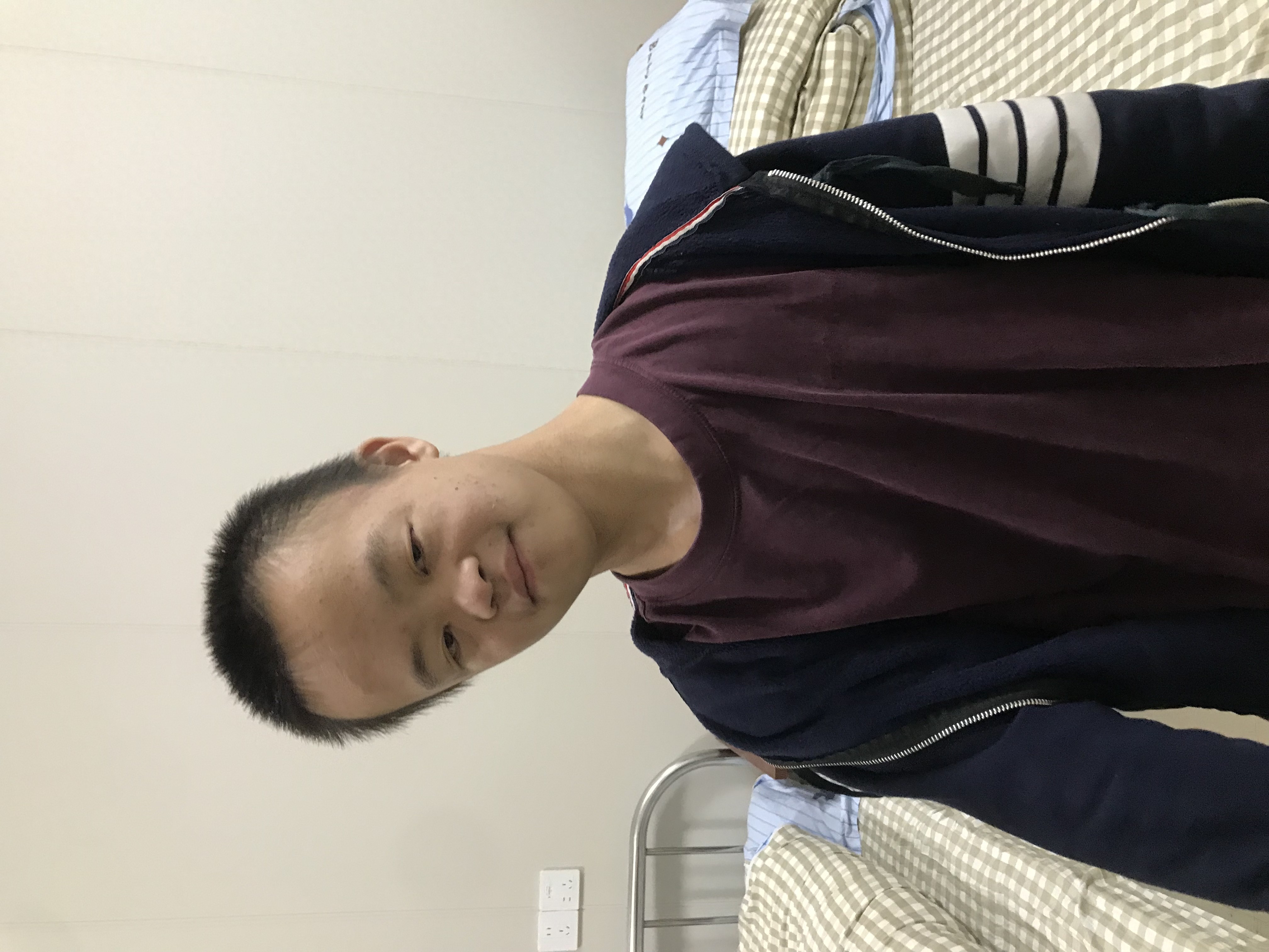 走失者照片 南宁市寻亲：青年男子被救助，穿黑色...