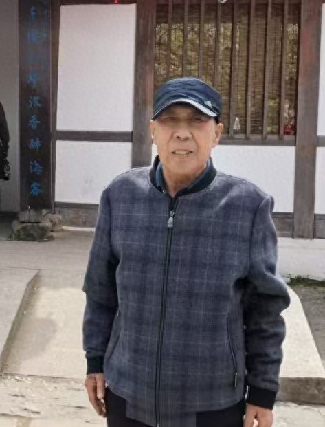 走失者照片 哈尔滨市寻人：七旬老人走失，穿白色...