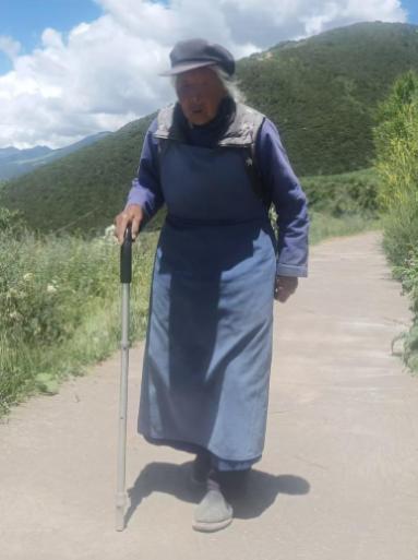走失者照片 阿坝州寻人：八旬老太走失，患阿尔茨...