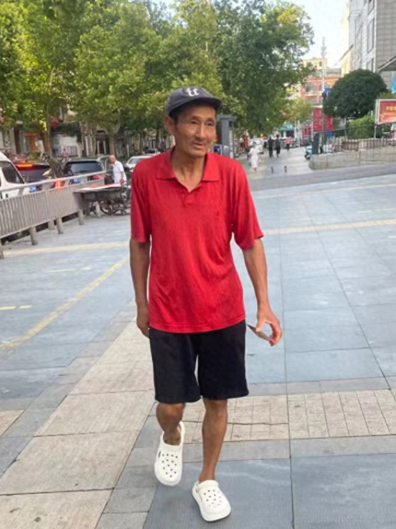 走失者照片 郑州市寻人：六旬老人走失，高1米7...