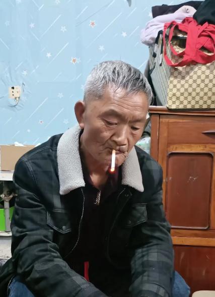 走失者照片 安顺市寻人：七旬老人走失，穿黑色上...