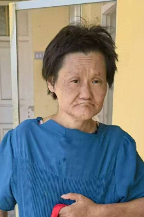 走失者照片 菏泽市寻亲：六旬老太被救助，穿蓝色...