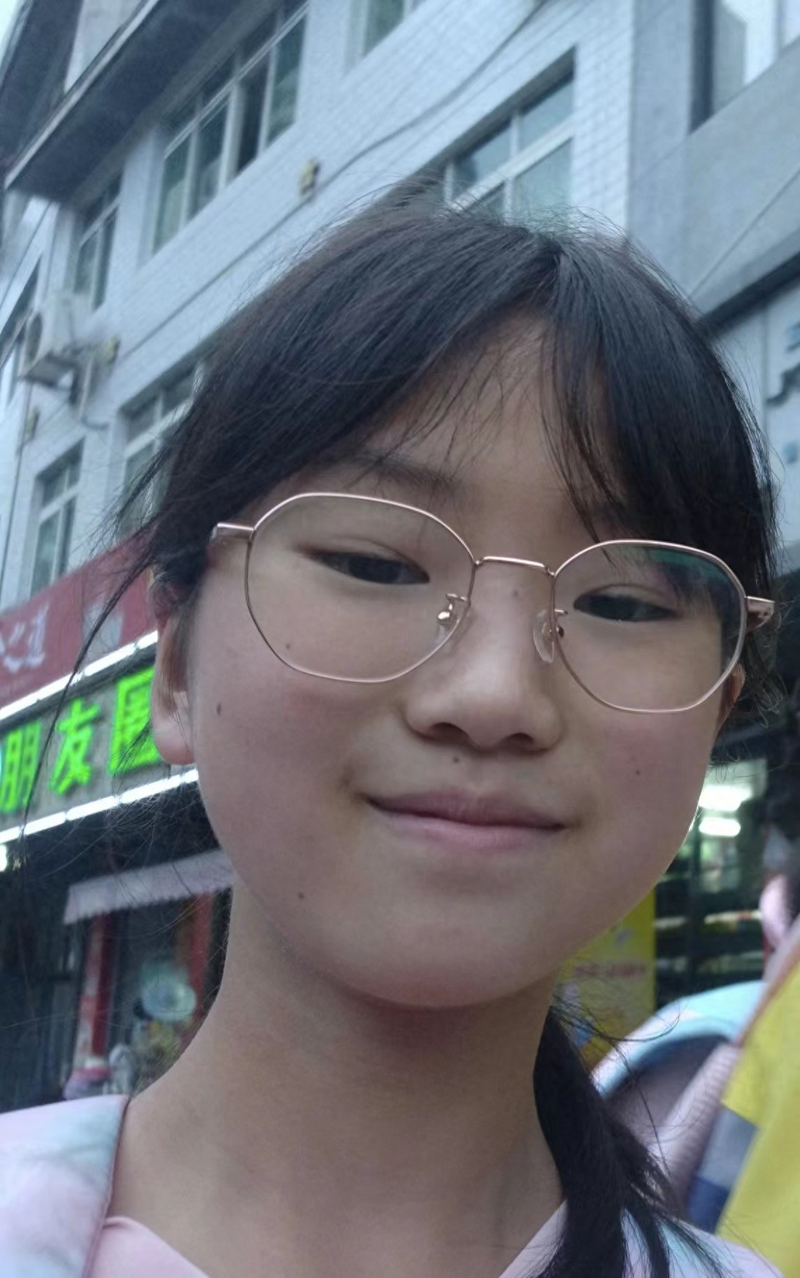走失者照片 巴中市寻人：13岁女孩走失，齐刘海...