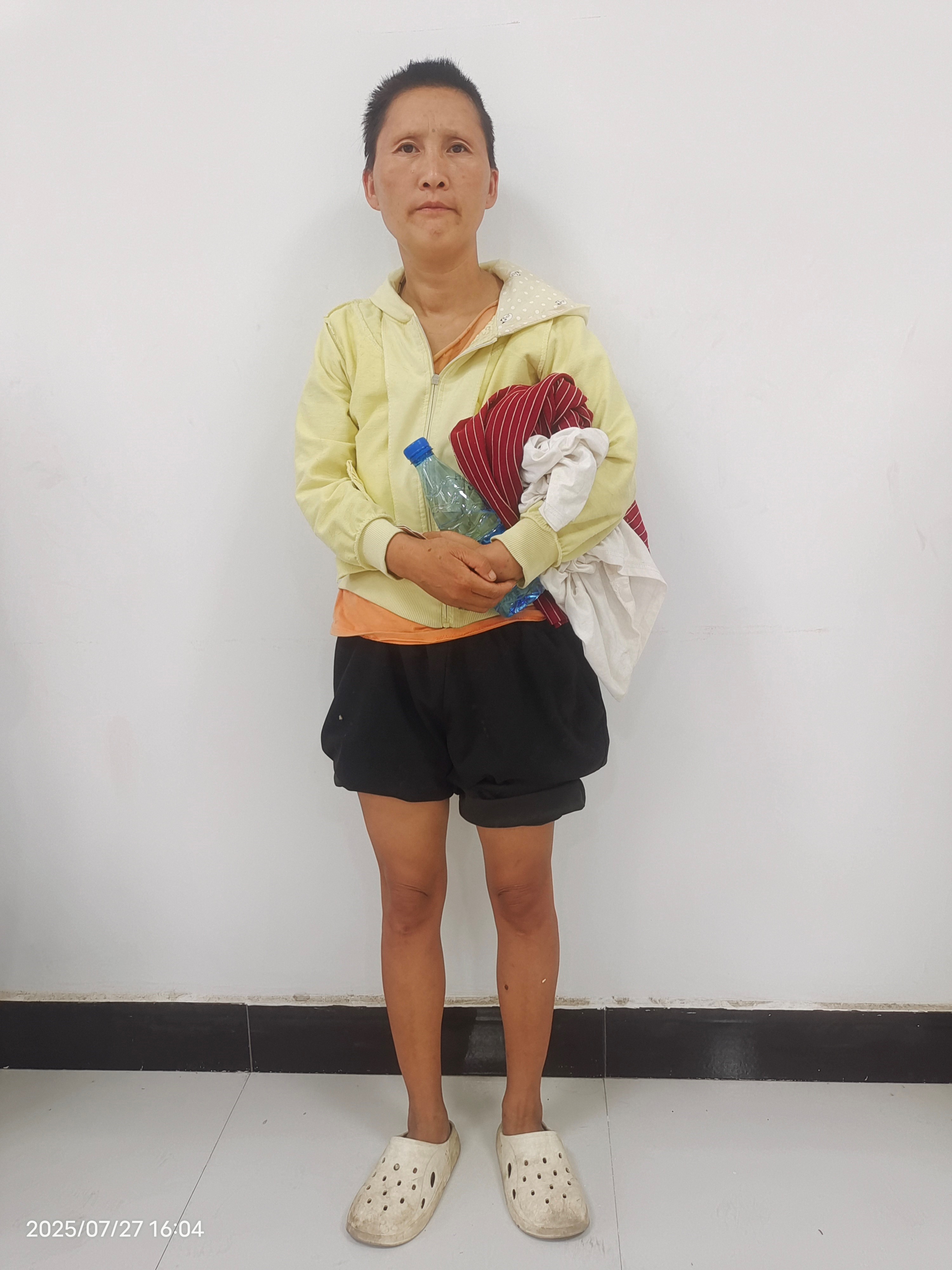 走失者照片 周口市寻亲：五旬女子被救助，穿米黄...