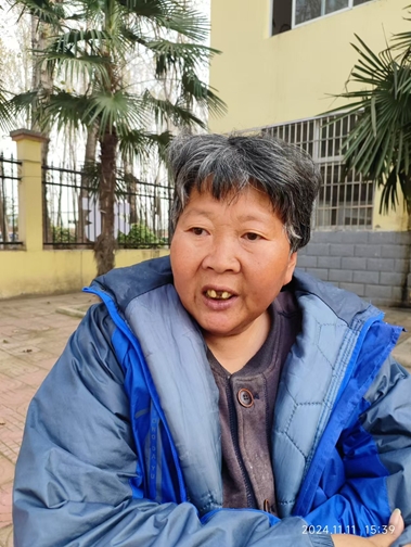 走失者照片 南阳市寻亲：六旬老太被救助，穿蓝色...