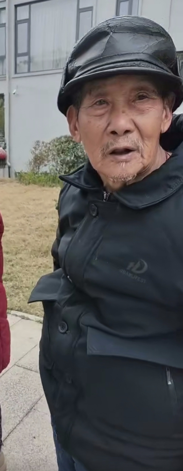 走失者照片 上饶市寻人：八旬老人走失，穿灰色棉...