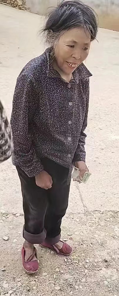 走失者照片 曲靖市寻人：六旬老太走失，患精神障...