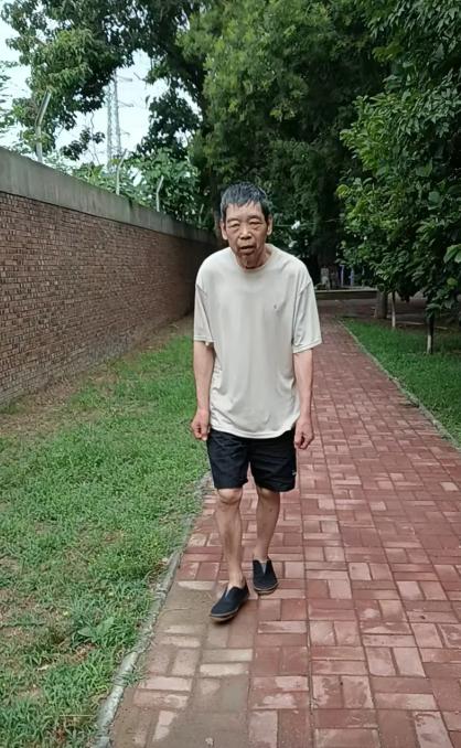 走失者照片 保定市寻人：七旬老人走失，穿黑色短...