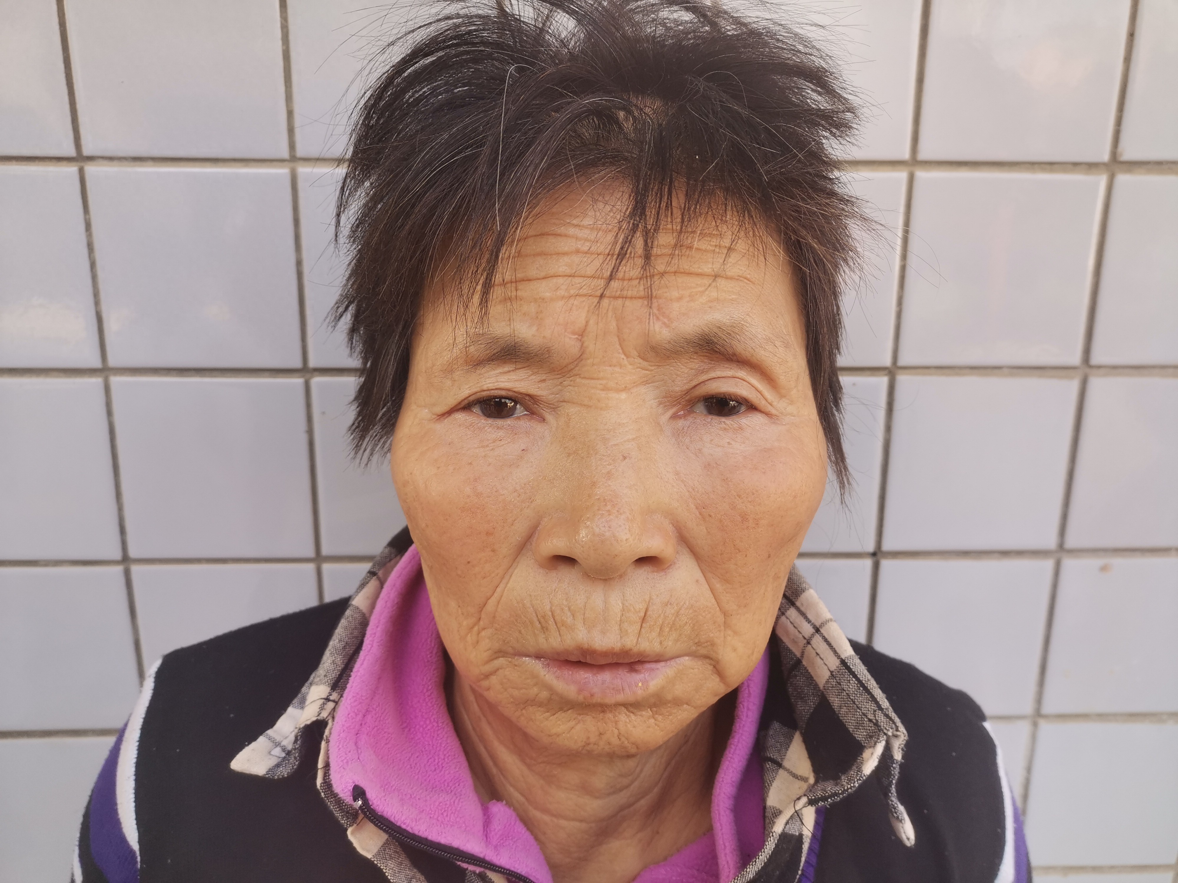 走失者照片 咸阳市寻亲：六旬老太被救助，高1米...